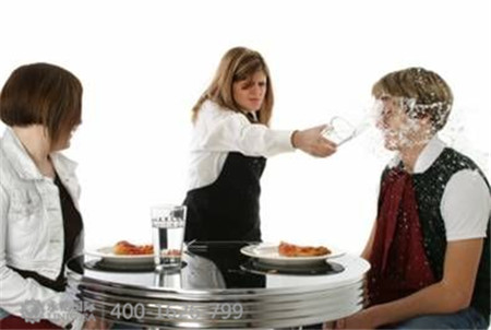 在加拿大，不給小費(fèi)后果會(huì)很?chē)?yán)重